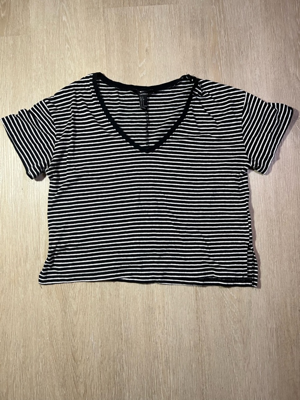 ♡ 4 for $40 ♡ Striped V-Neck Short Sleeve Top - Black & White